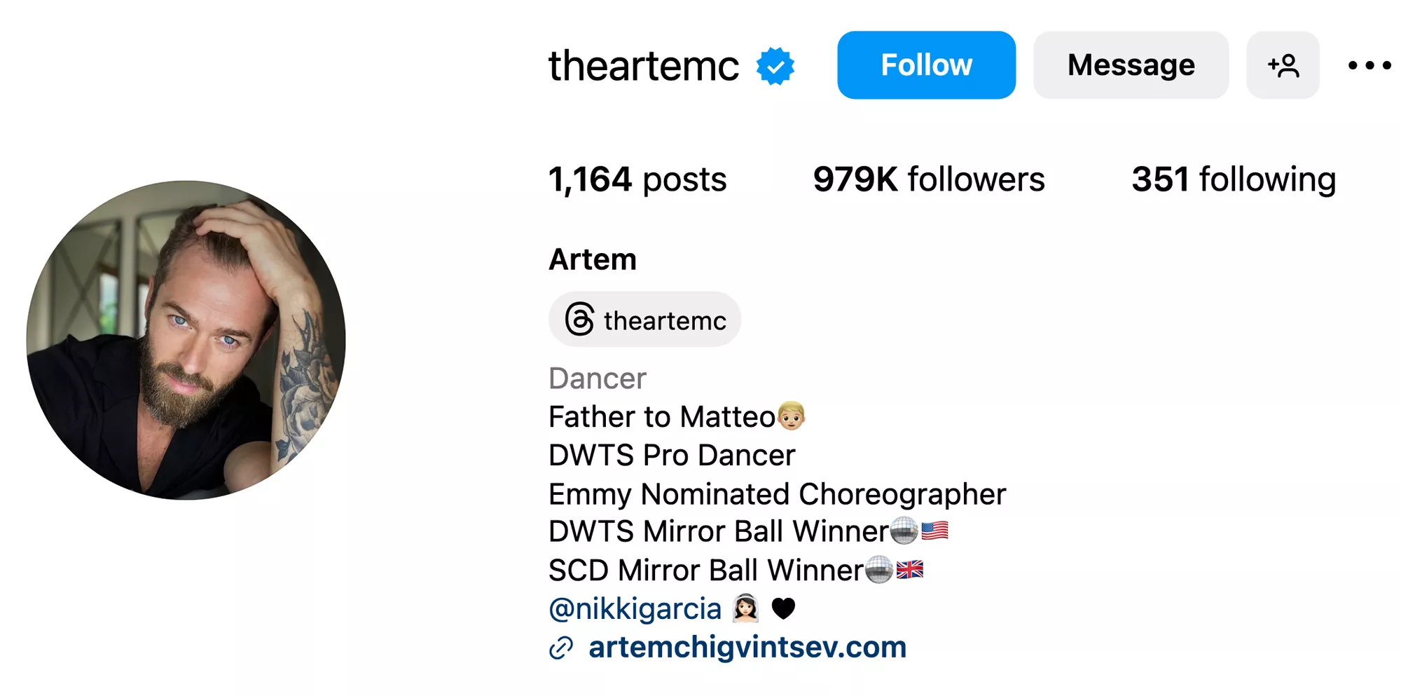 Artem Chigvintsev changes instagram bio